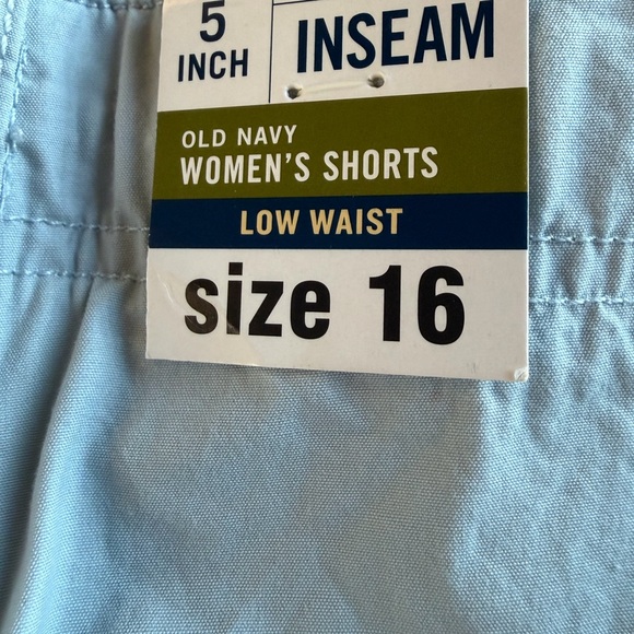 Old Navy Women's Cargo Shorts in Light Blue - Picture 3 of 3